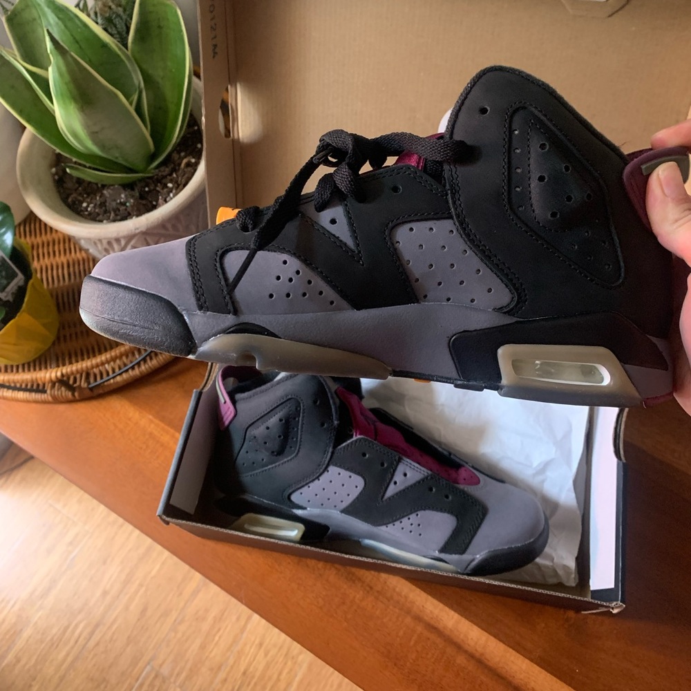 Air Jordan 6’s Retro GS Bordeaux. Size 5.5Y(women’s 7) Never Worn. Box include.